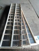 <b>廣西柳州直線篩網(wǎng)架已發(fā)貨，曾經(jīng)理請注意查收</b>